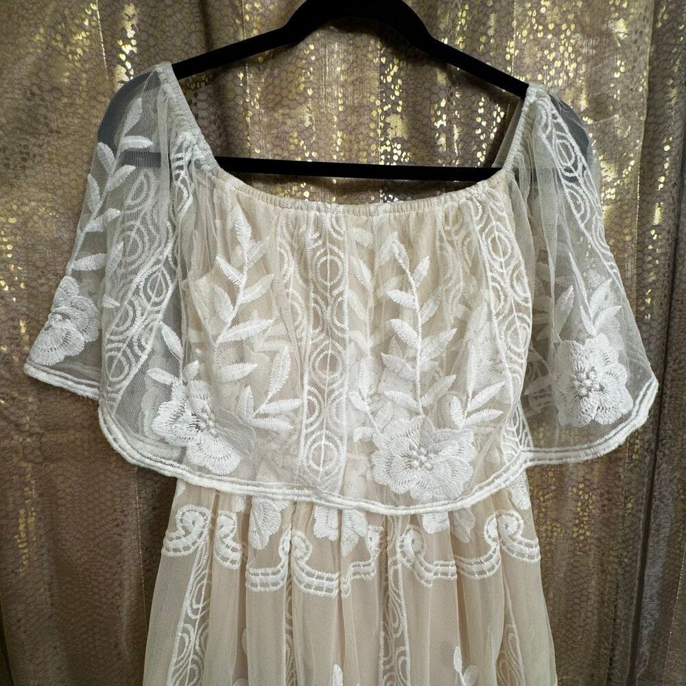 SOLD Born Leon Off Shoulder White Floral Lace Boho Maxi Dress Medium NWT - Picture 4 of 9